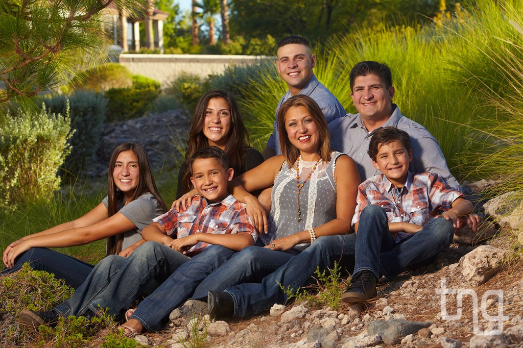 las vegas family photographer portrait outdoors family of 7